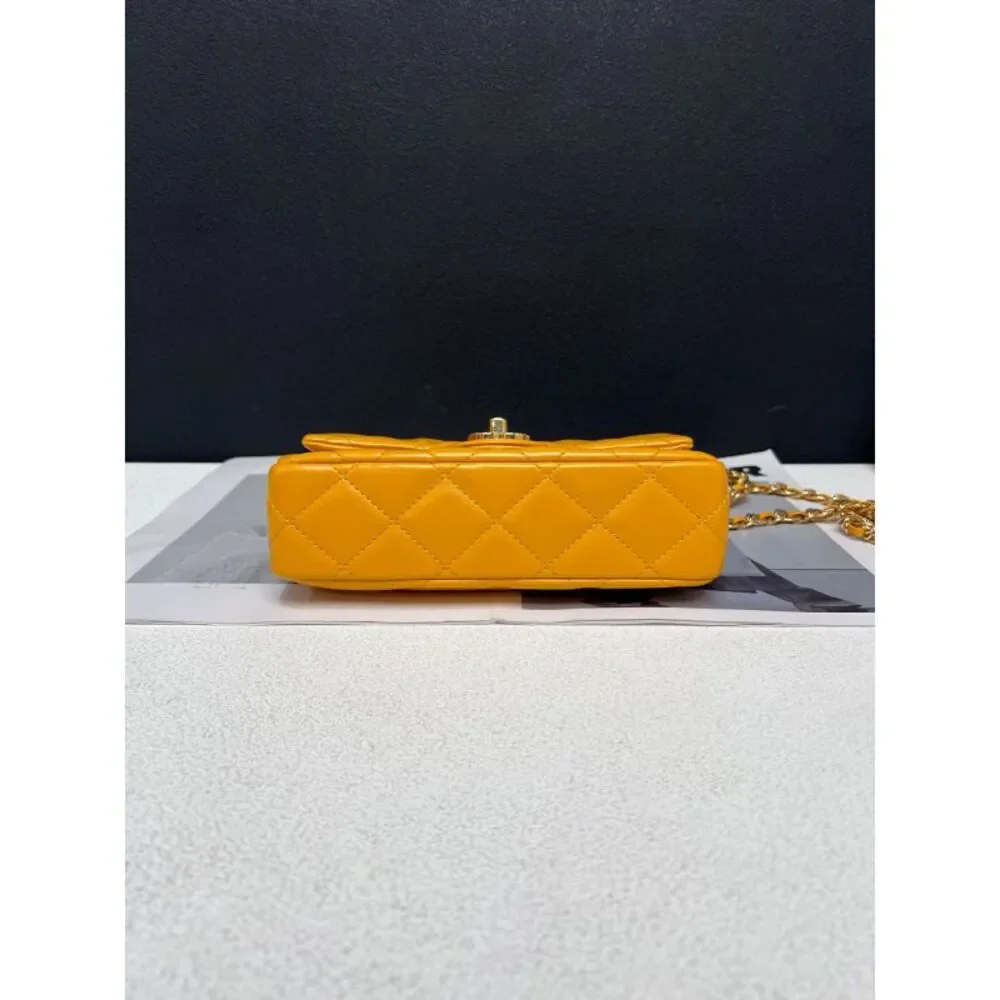 CHANEL brand color